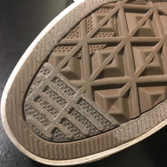 Converse! - Picture 2 of 3